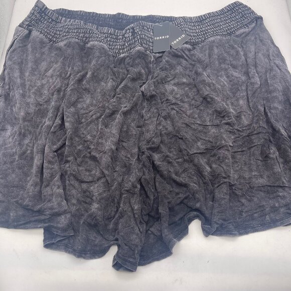 Torrid Women’s 3X Black Mineral Wash Flounce 5" Shorts Soft Stretchy NWT T9 - Picture 1 of 7